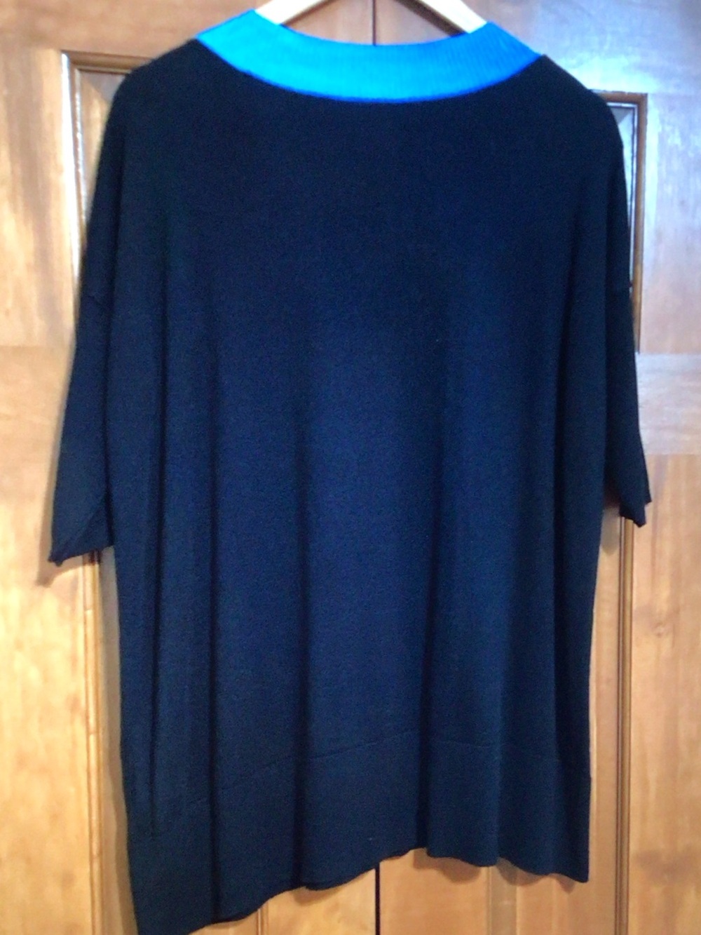 PLA Colorblock V-Neck Short Sleeve Top - Blue/White/Black - Picture 2 of 5